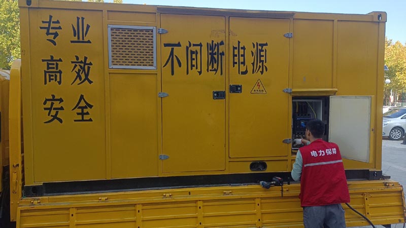 海沧柴油发电机组和UPS电源配合使用时，如何避免切换过程中的电力中断？